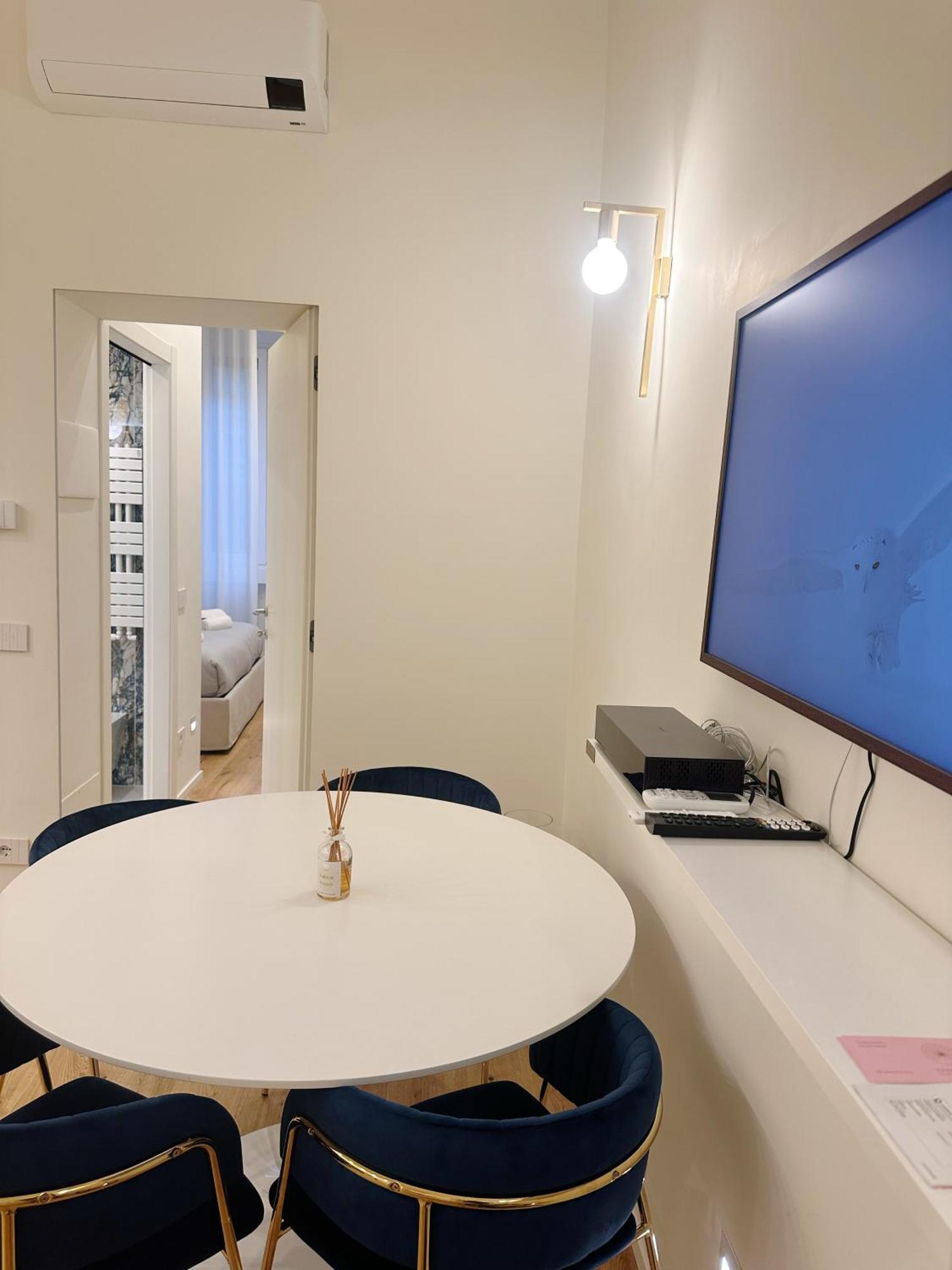 Private Apartment With Wi-Fi Milano City Near Duomo Atena Kültér fotó